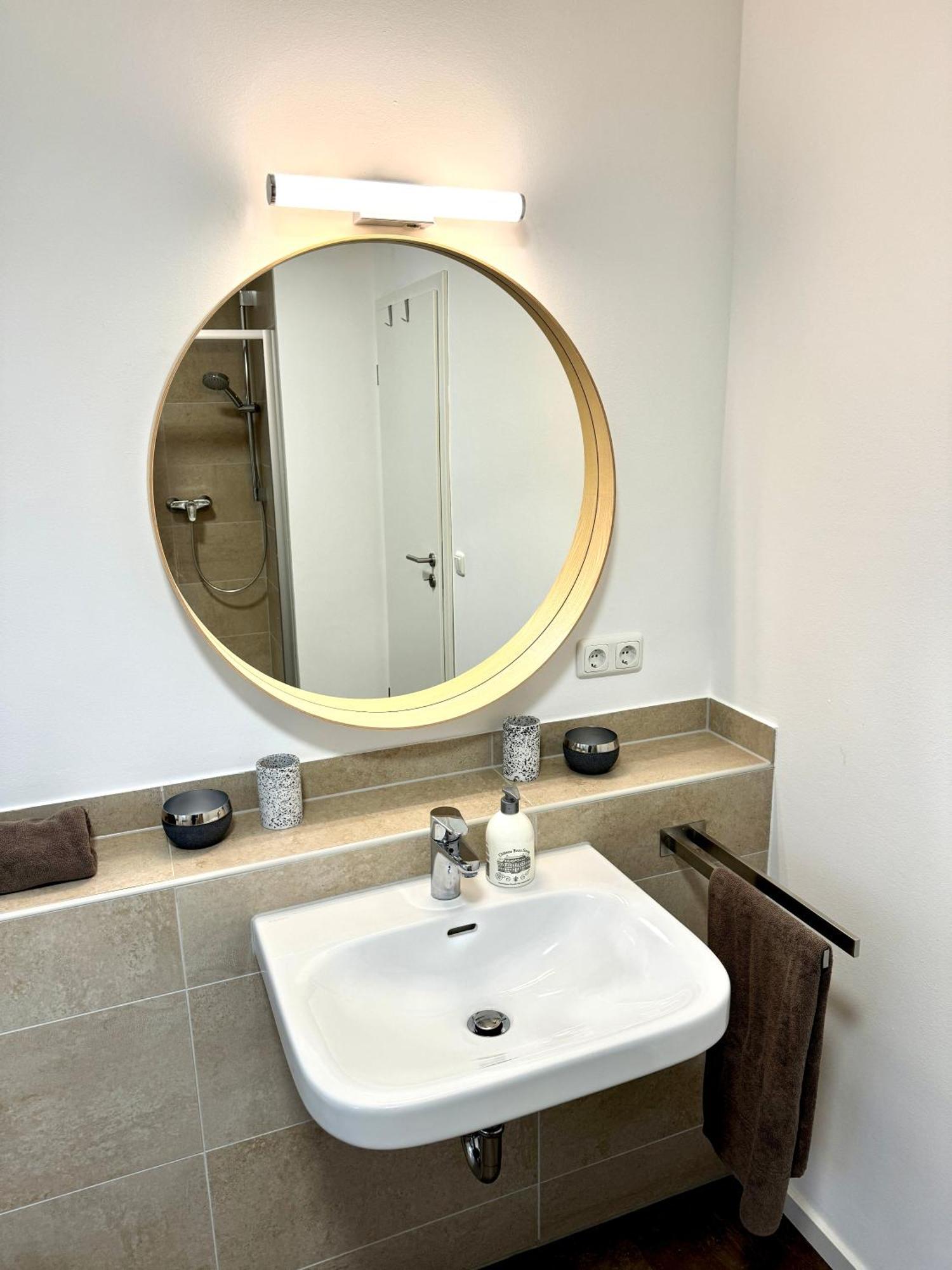 Ferienwohnung "Dream Suite" - Im Coburger Wonderland - Ihr Zuhause Auf Zeit! Buitenkant foto
